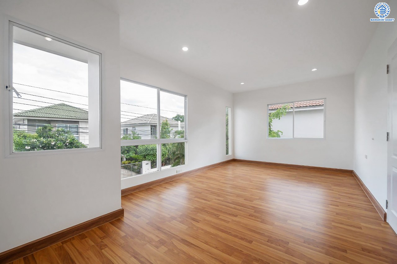 บ้านมือสองตกแต่งใหม่ โครงการ พฤกษ์ลดา2 บางใหญ่ เนื้อที่ 55 ตร.ว. ฟังก์ชัน 4 ห้องนอน 2 ห้องน้ำ 1 ที่จอดรถ บนทำเลดี เชื่อมต่อหลายเส้นทาง ใกล้รถไฟฟ้าสายสีม่วง "สถานีคลองบางไผ่" จุดขึ้นทางด่วน "กาญจนาภิเษก" และห้างสรรพสินค้าเซ็นทรัลเวสต์เกต